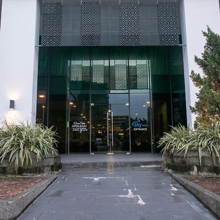 Sky Hotel Kota Kinabalu Exteriör bild