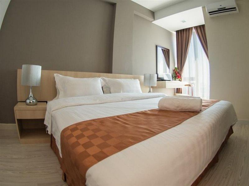 Sky Hotel Kota Kinabalu Exteriör bild
